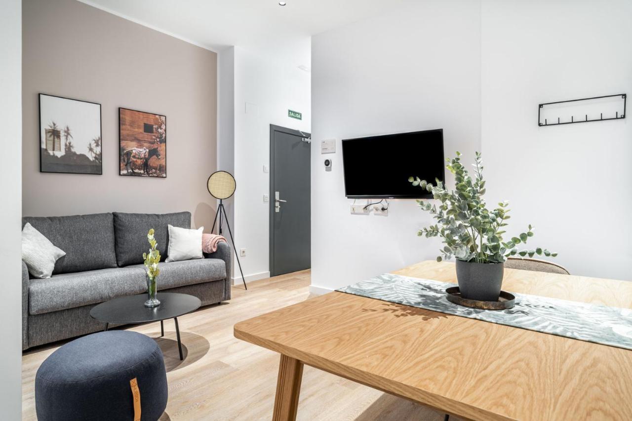 Limehome Sevilla Calle Granada Buitenkant foto