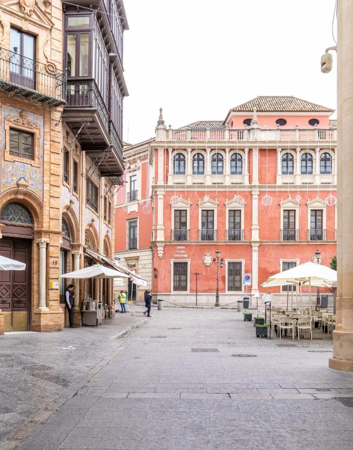 Limehome Sevilla Calle Granada Buitenkant foto