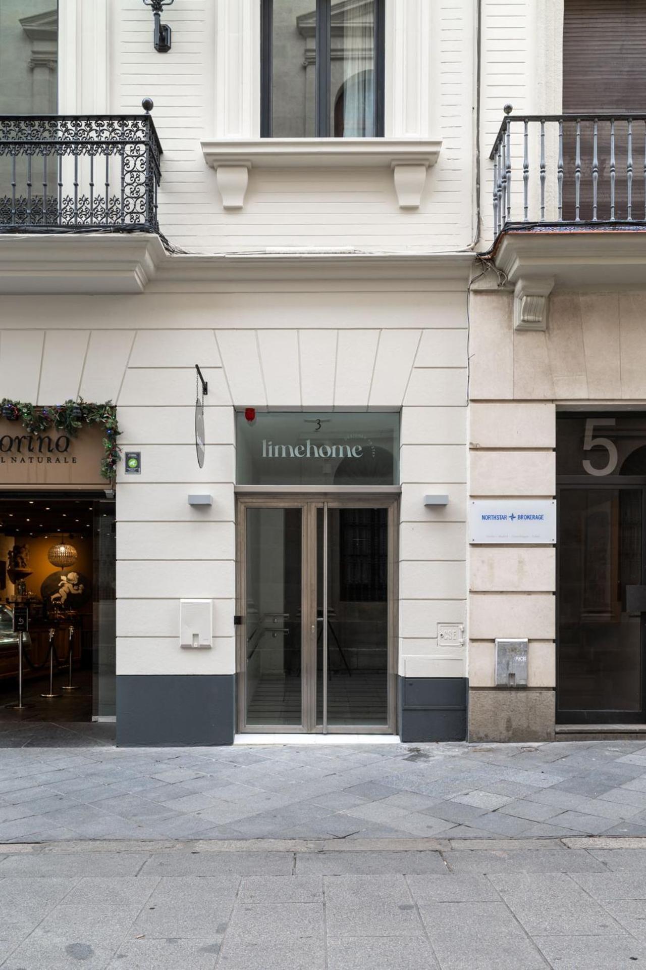 Limehome Sevilla Calle Granada Buitenkant foto